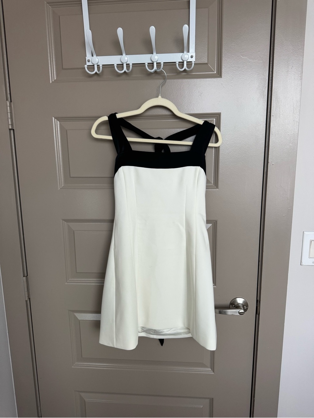 Meshki Black & White Halter Dress- ties in the back for a bow!! Size S worn once - Picture 5 of 5